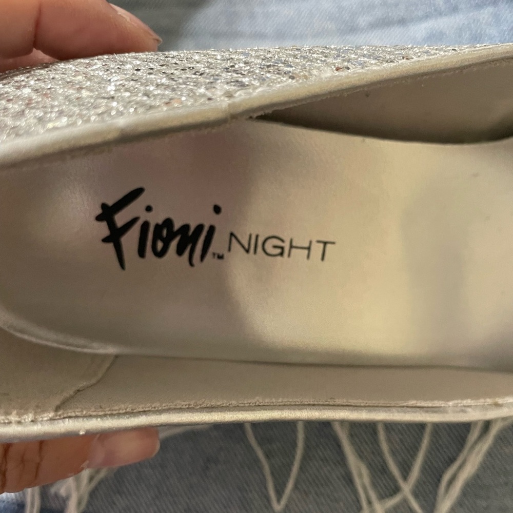 Shoes - Picture 2 of 4